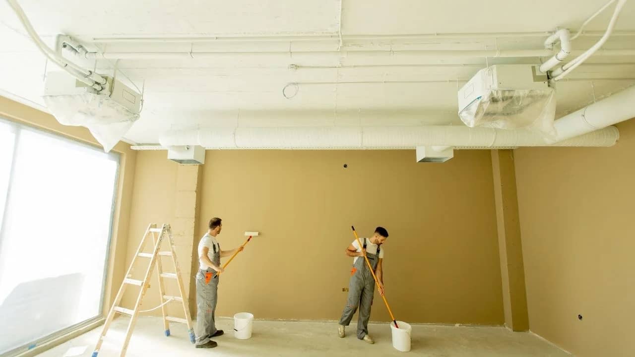Commercial painter working on a creative studio or artisan business in Hintonburg