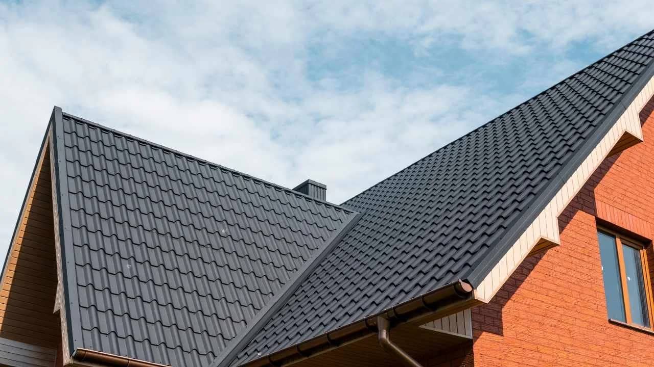 Metal roof installation on a Kanata home